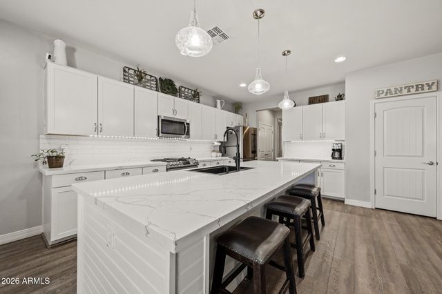 18216 W MONTECITO Avenue, Goodyear, AZ 85395