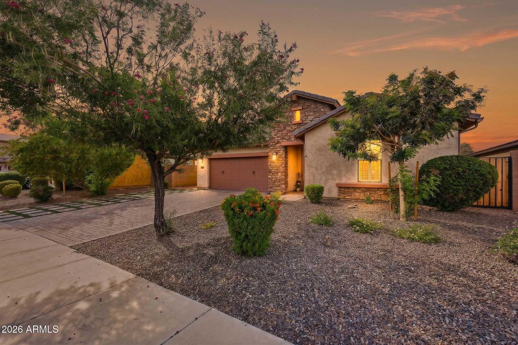 18216 W MONTECITO Avenue, Goodyear, AZ 85395