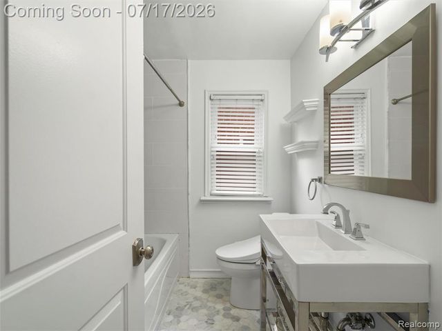 2090 Bradford Road, Birmingham, MI 48009