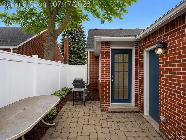 2090 Bradford Road, Birmingham, MI 48009