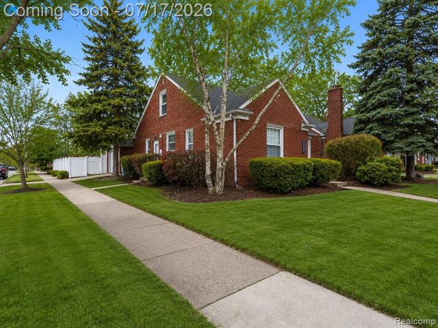 2090 Bradford Road, Birmingham, MI 48009