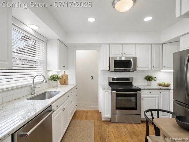2090 Bradford Road, Birmingham, MI 48009