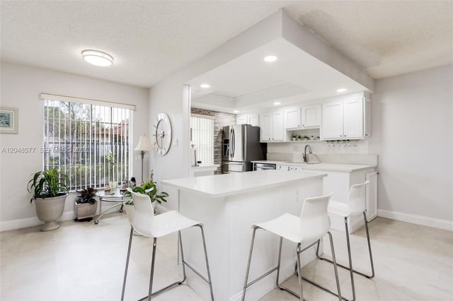 7032 SW 23rd St 16, Davie, FL 33317