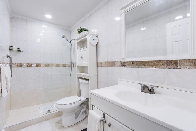 7032 SW 23rd St 16, Davie, FL 33317