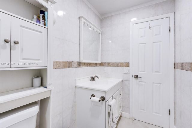 7032 SW 23rd St 16, Davie, FL 33317