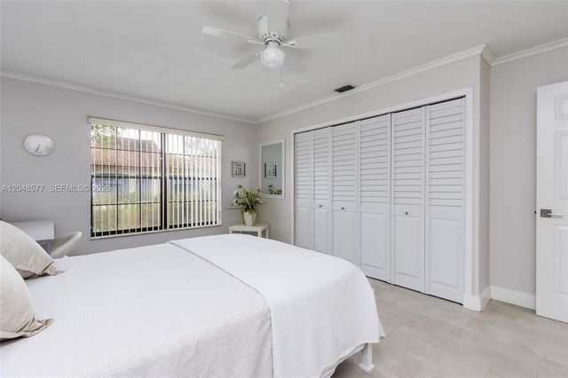 7032 SW 23rd St 16, Davie, FL 33317