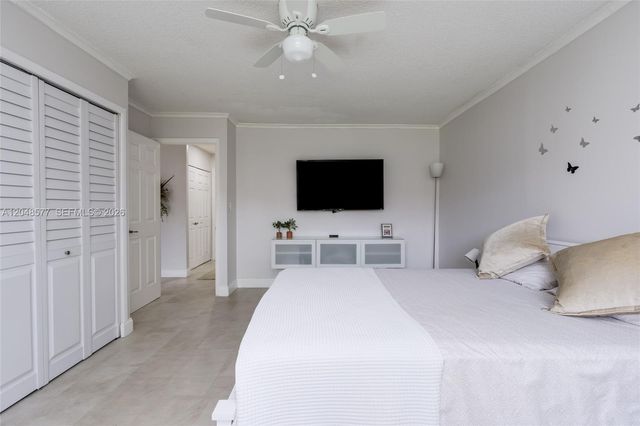7032 SW 23rd St 16, Davie, FL 33317
