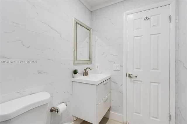 7032 SW 23rd St 16, Davie, FL 33317
