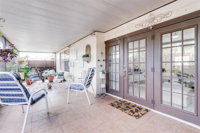 7032 SW 23rd St 16, Davie, FL 33317