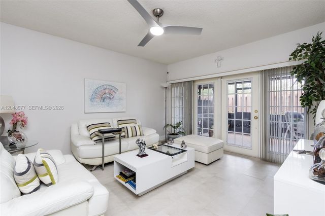 7032 SW 23rd St 16, Davie, FL 33317
