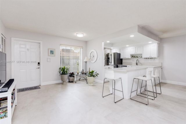 7032 SW 23rd St 16, Davie, FL 33317
