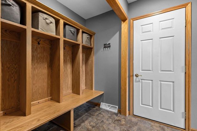 3023 E GREENLEAF DRIVE, Appleton, WI 54913