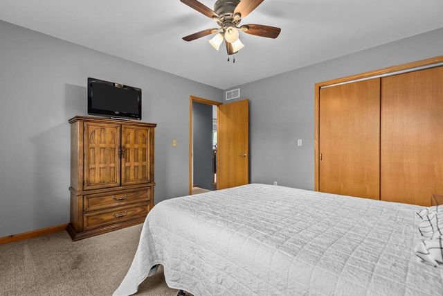3023 E GREENLEAF DRIVE, Appleton, WI 54913