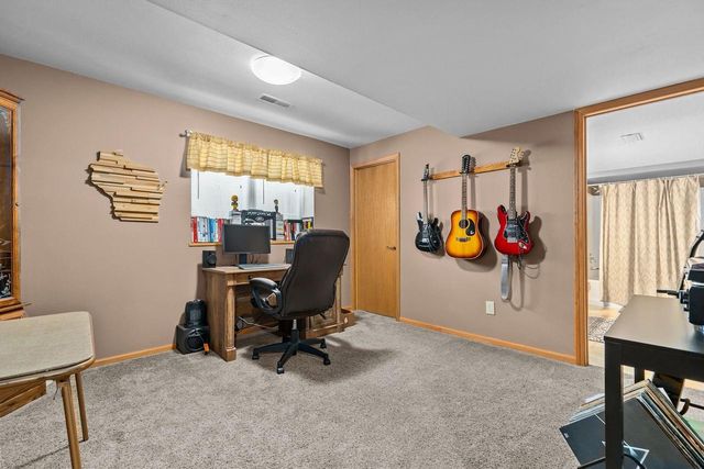 3023 E GREENLEAF DRIVE, Appleton, WI 54913