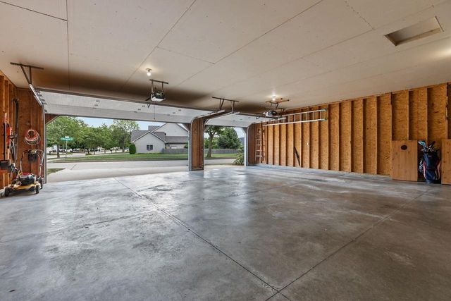 3023 E GREENLEAF DRIVE, Appleton, WI 54913