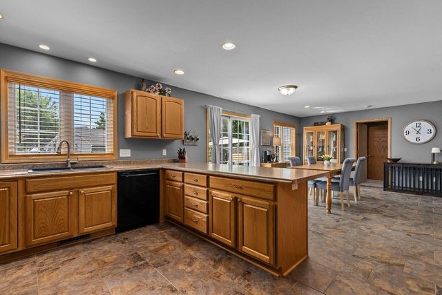 3023 E GREENLEAF DRIVE, Appleton, WI 54913