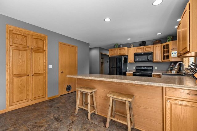 3023 E GREENLEAF DRIVE, Appleton, WI 54913