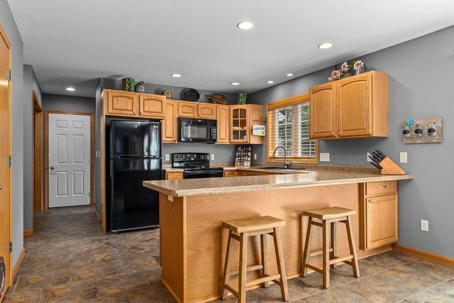 3023 E GREENLEAF DRIVE, Appleton, WI 54913