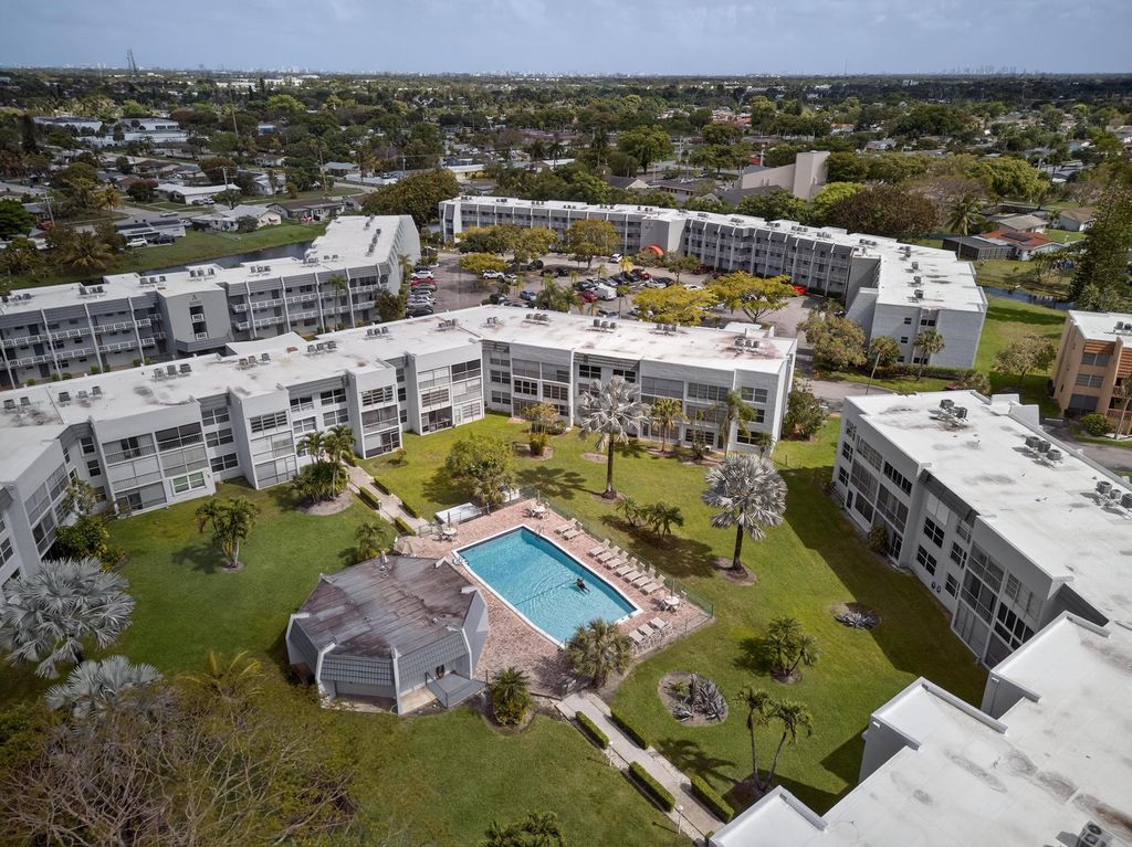 6570 Royal Palm Boulevard 306j, Margate, FL 33063