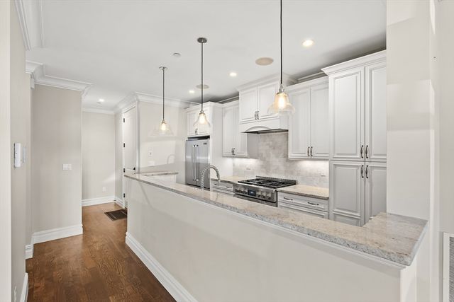 9 M 2, Boston, MA 02127