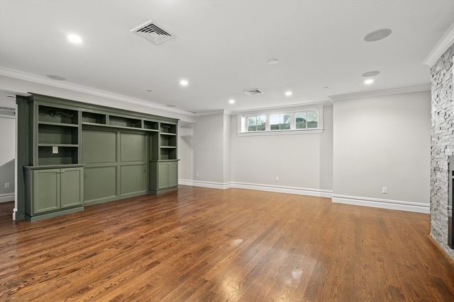 9 M 2, Boston, MA 02127