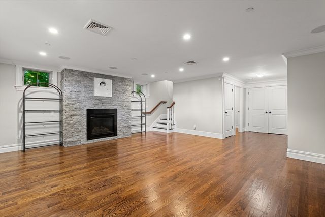 9 M 2, Boston, MA 02127