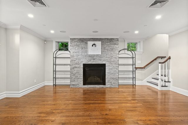 9 M 2, Boston, MA 02127