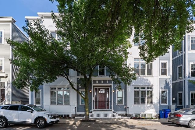 9 M 2, Boston, MA 02127