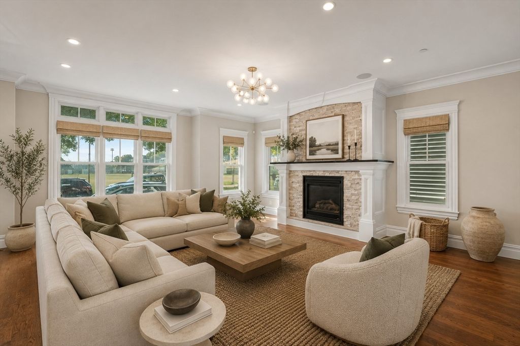 9 M 2, Boston, MA 02127
