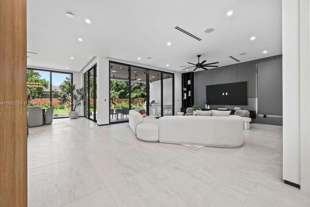 1132 SE 6th Ter, Fort Lauderdale, FL 33316