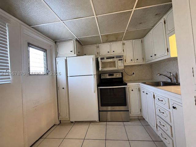 20200 NE 29th Ct N214, Aventura, FL 33180