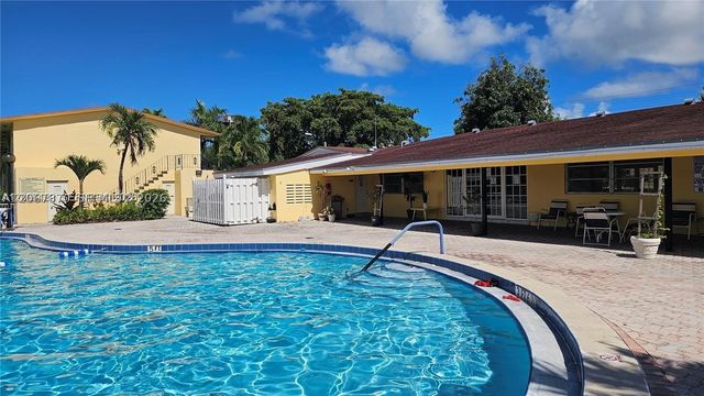 20200 NE 29th Ct N214, Aventura, FL 33180