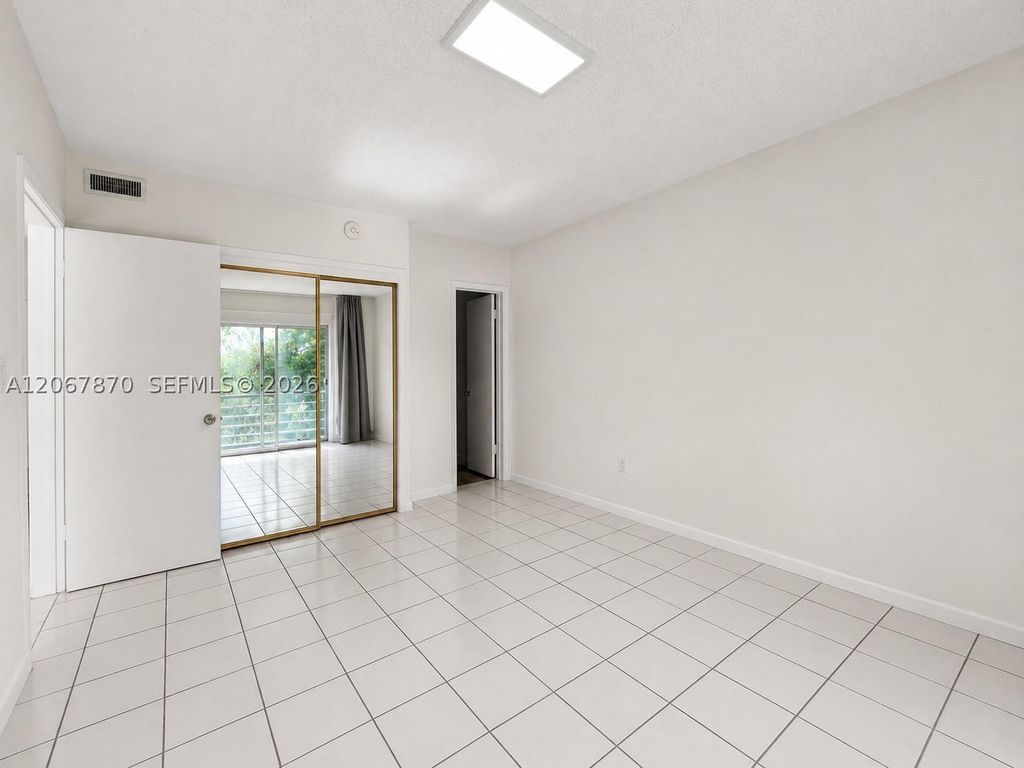 20200 NE 29th Ct N214, Aventura, FL 33180