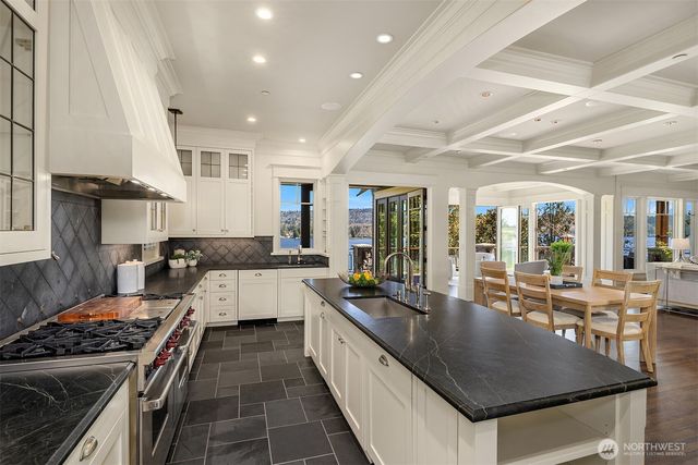 4102 100th Avenue SE, Mercer Island, WA 98040