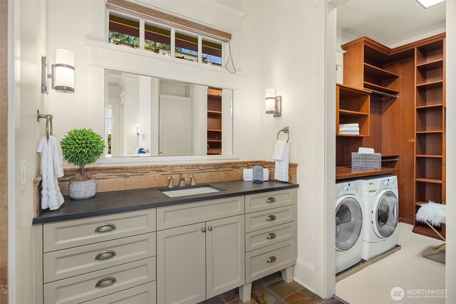 4102 100th Avenue SE, Mercer Island, WA 98040