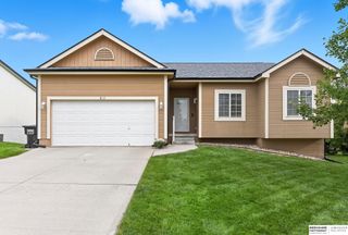 812 Lake Tahoe Drive, Papillion, NE 68046
