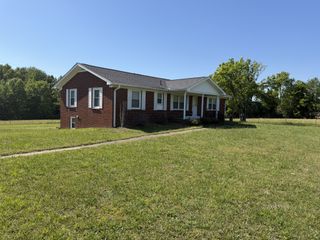 2276 S Mount Pleasant Rd, Greenbrier, TN 37073