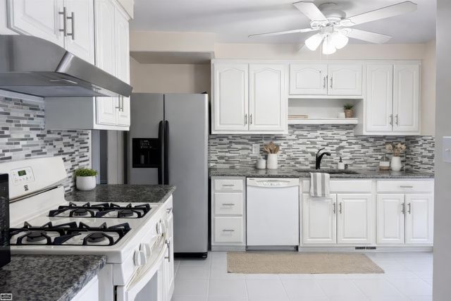 21800 Chalon Street, Saint Clair Shores, MI 48080