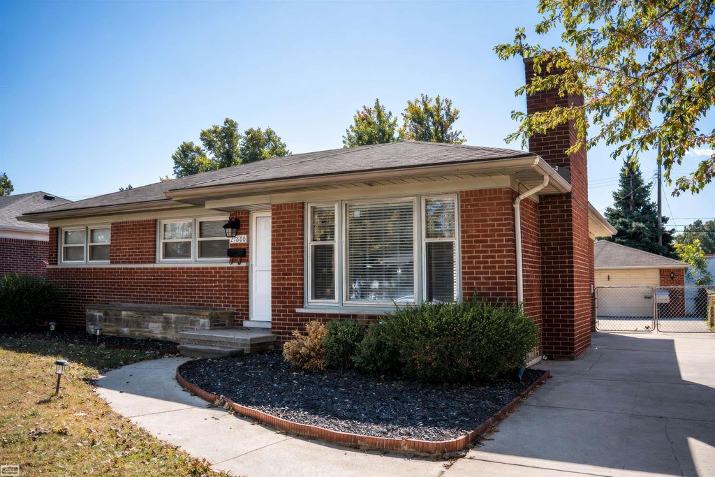 21800 Chalon Street, Saint Clair Shores, MI 48080