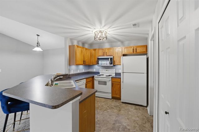 51602 Stern Lane 128, Chesterfield, MI 48051