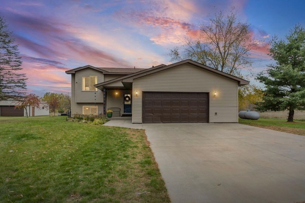 5602 285th Avenue NW, Isanti, MN 55040 — exterior