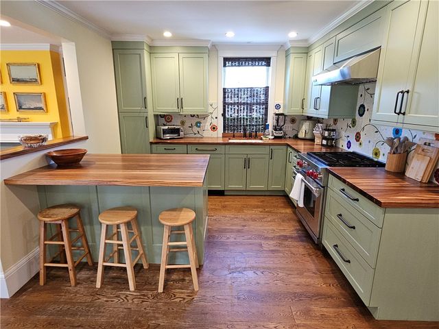 209 Coggeshall Avenue, Newport, RI 02840