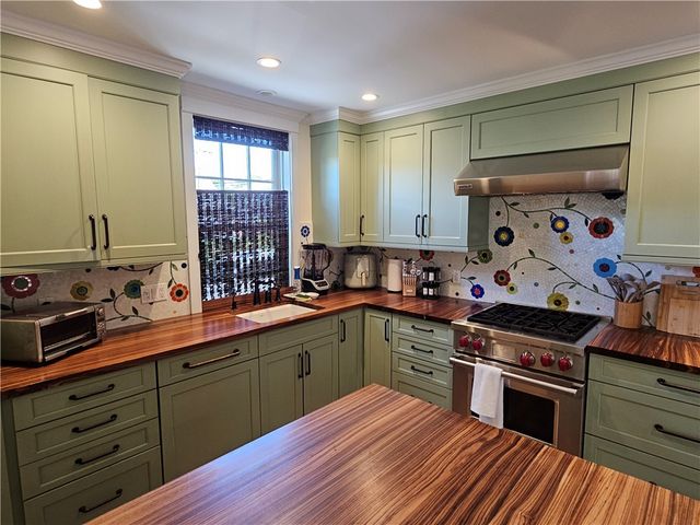 209 Coggeshall Avenue, Newport, RI 02840