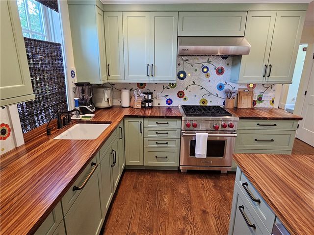 209 Coggeshall Avenue, Newport, RI 02840