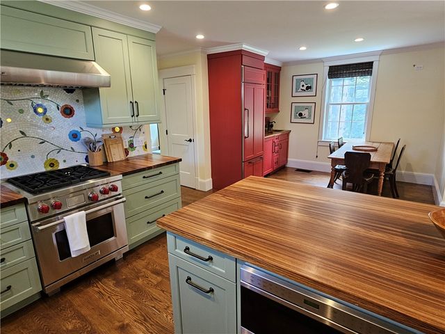209 Coggeshall Avenue, Newport, RI 02840