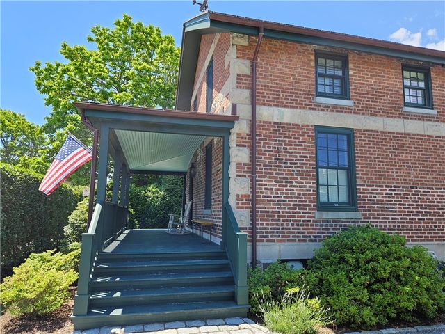 209 Coggeshall Avenue, Newport, RI 02840