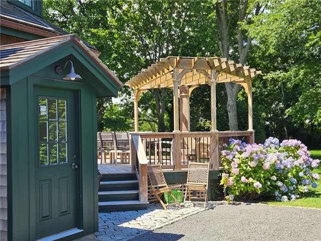 209 Coggeshall Avenue, Newport, RI 02840