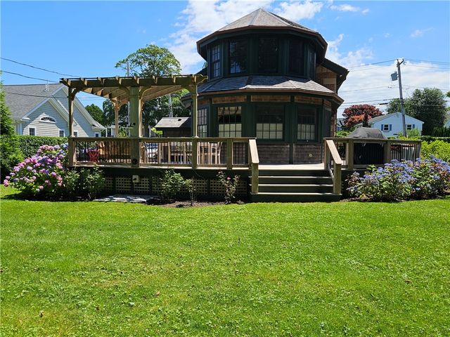 209 Coggeshall Avenue, Newport, RI 02840
