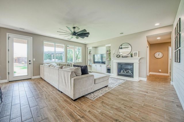 4686 N Arrow Ridge Way, Clovis, CA 93619