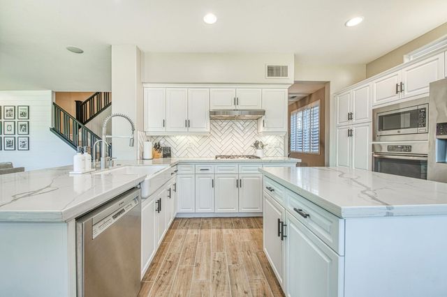 4686 N Arrow Ridge Way, Clovis, CA 93619